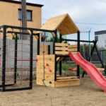 drewniany plac zabaw